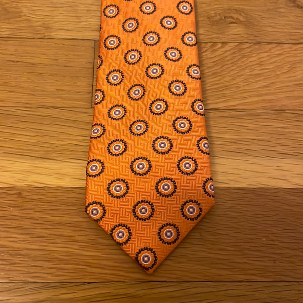 Men’s silk tie.